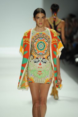 mara, model hoffman defile