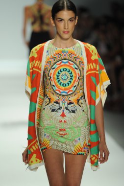 mara, model hoffman defile