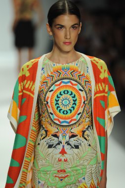 mara, model hoffman defile