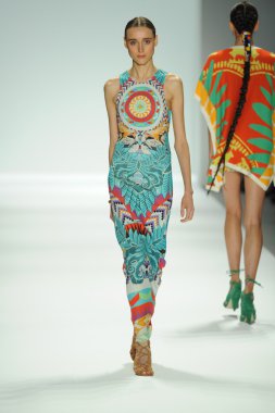 mara, model hoffman defile