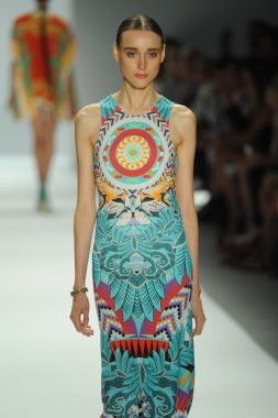 mara, model hoffman defile