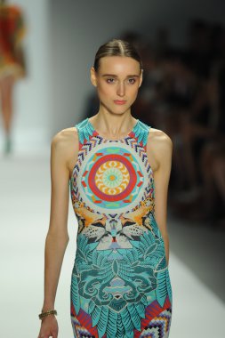 mara, model hoffman defile