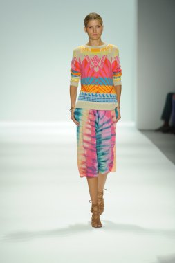 mara, model hoffman defile