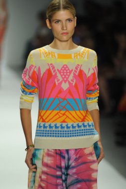 mara, model hoffman defile