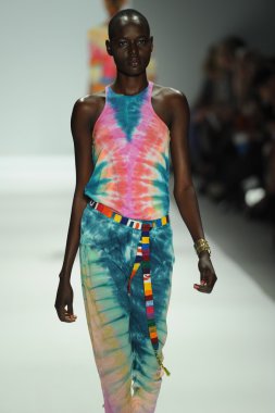 mara, model hoffman defile