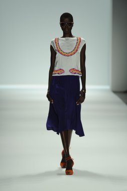 mara, model hoffman defile