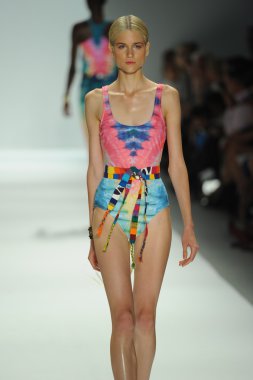 mara, model hoffman defile