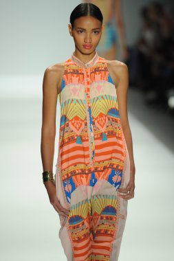 mara, model hoffman defile