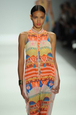 mara, model hoffman defile