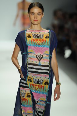 mara, model hoffman defile