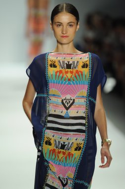 mara, model hoffman defile