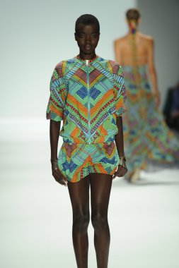 mara, model hoffman defile