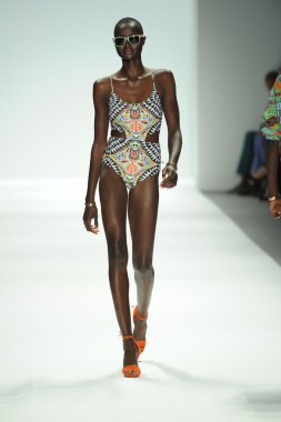 mara, model hoffman defile