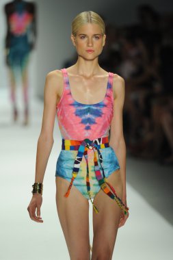 mara, model hoffman defile