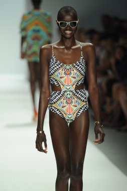 mara, model hoffman defile