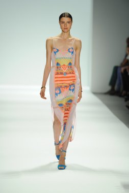 mara, model hoffman defile