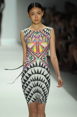 mara, model hoffman defile