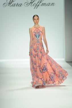 mara, model hoffman defile