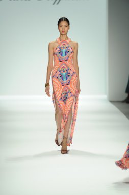 mara, model hoffman defile