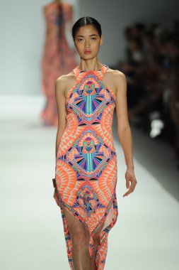 mara, model hoffman defile