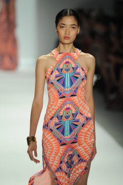 mara, model hoffman defile