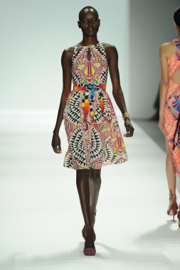 mara, model hoffman defile