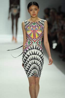 mara, model hoffman defile