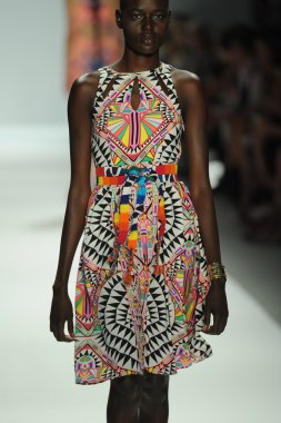 mara, model hoffman defile