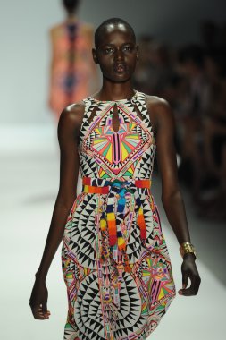 mara, model hoffman defile