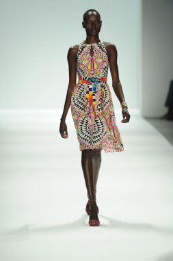 mara, model hoffman defile