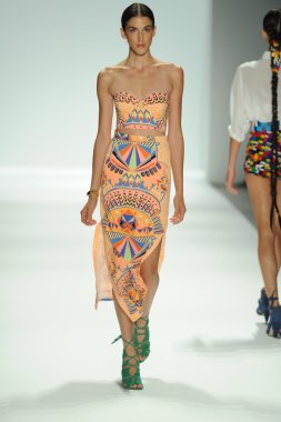 mara, model hoffman defile