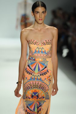 mara, model hoffman defile