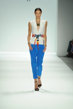 mara, model hoffman defile