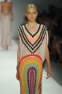 mara, model hoffman defile