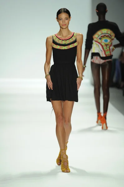 Model at Mara Hoffman fashion show — Stock Photo, Image