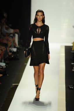 max azria moda tarafından herve leger adlı modeli göster