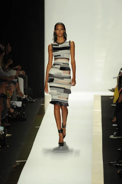 Model at Herve Leger by Max Azria fashion show — Stock Photo, Image