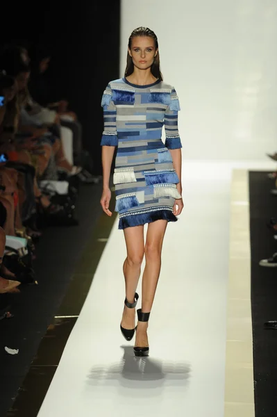 Model at Herve Leger by Max Azria fashion show — Stock Photo, Image