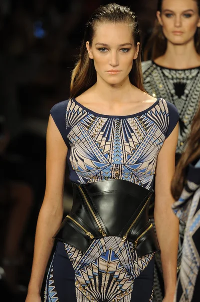 Models bei herve leger by max azria fashion show — Stockfoto