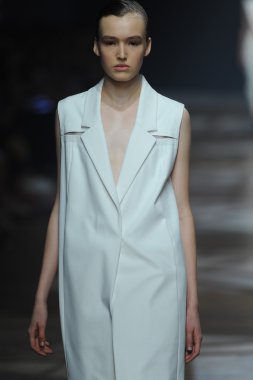 yigal azrouel defile, model