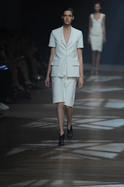 Yigal azrouel defile, model — Stok fotoğraf