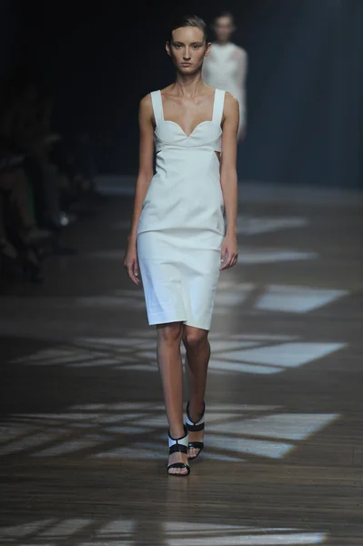 Yigal azrouel defile, model — Stok fotoğraf