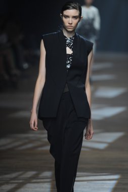 yigal azrouel defile, model