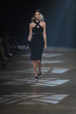 yigal azrouel defile, model
