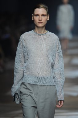 yigal azrouel defile, model