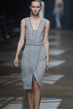 yigal azrouel defile, model