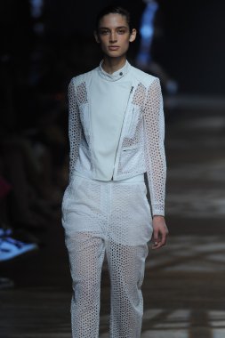 yigal azrouel defile, model