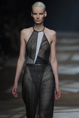 yigal azrouel defile, model