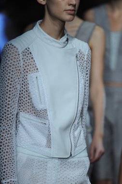 modellen op yigal azrouel fashion show