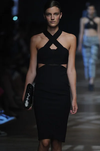 Model at Yigal Azrouel fashion show — Stock Photo, Image